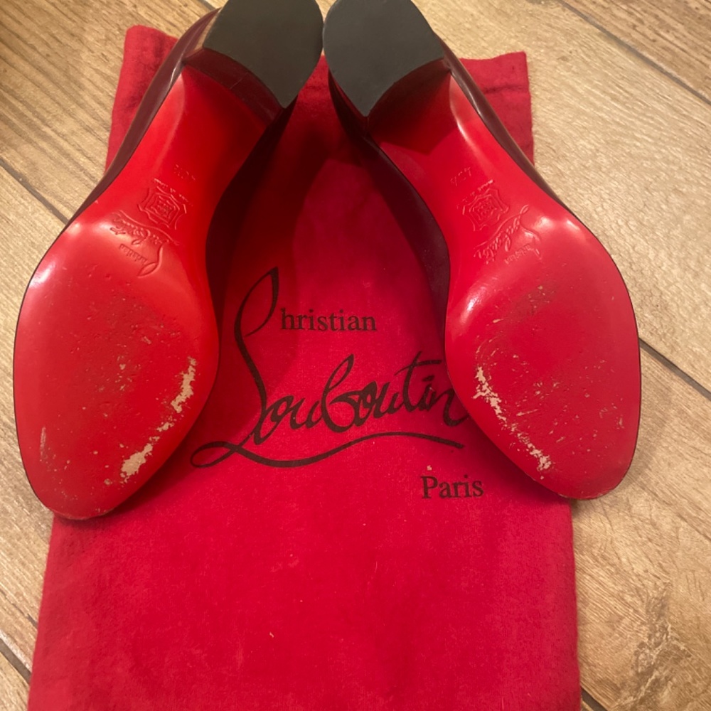 Wine colored leather peep toe Louboutins - Picture 3 of 4